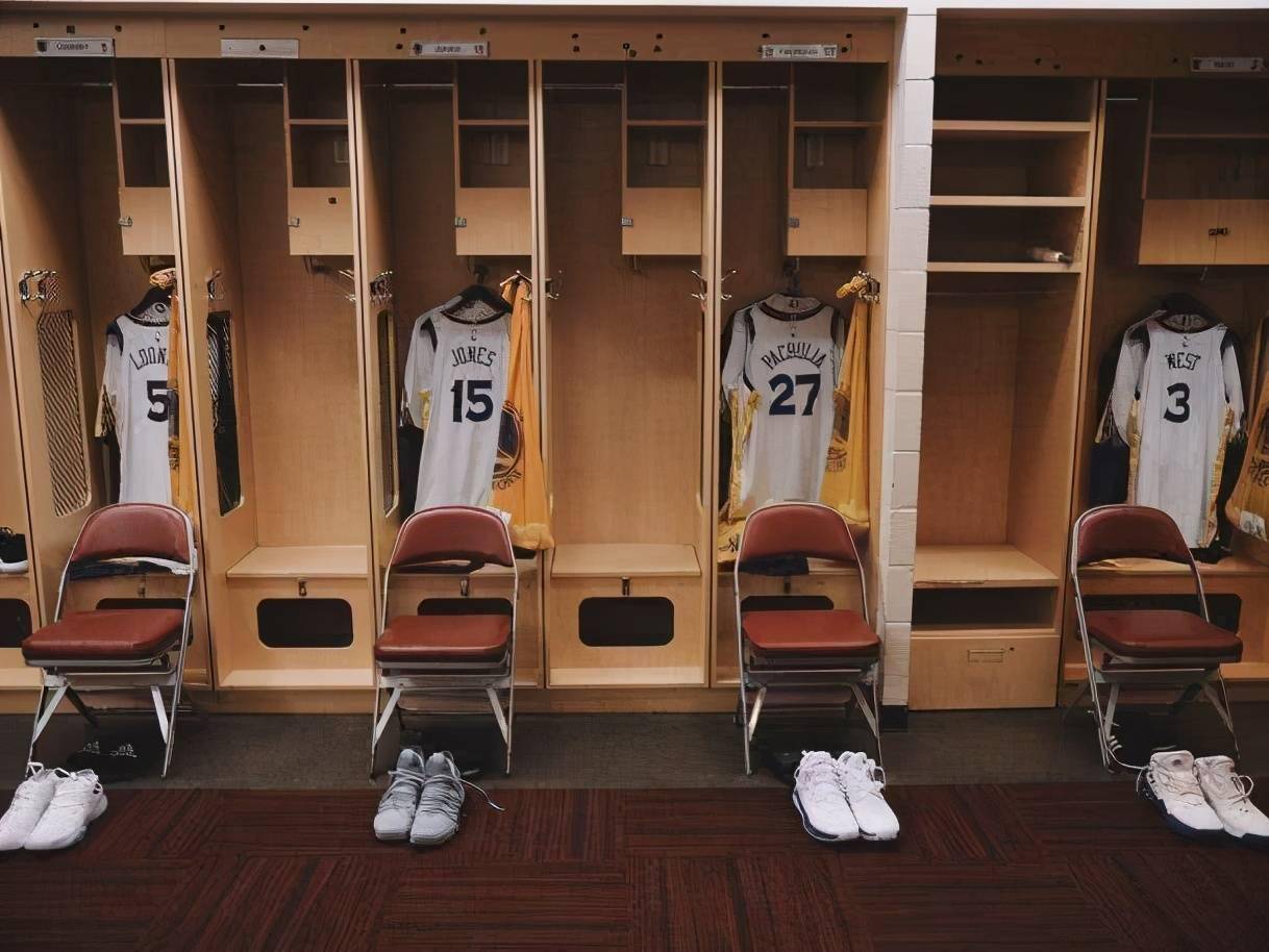 九游娱乐官网-那不勒斯训练开放日，集结日扳平良机引欢呼，NBA季后赛在即，更衣室氛围转暖的简单介绍-九游娱乐官网